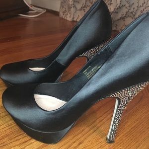 Steve Madden Party Y R Heels in Black